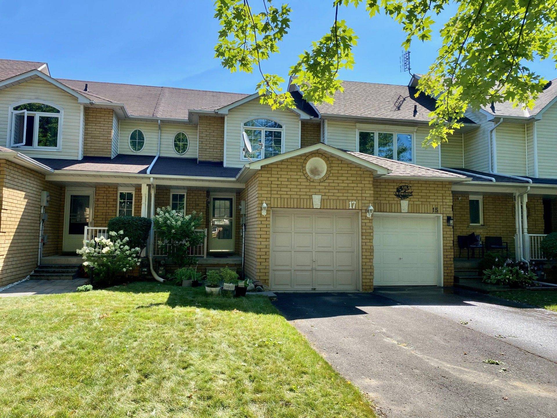 17 Pidduck ST, Clarington, ON L1E 2W3
