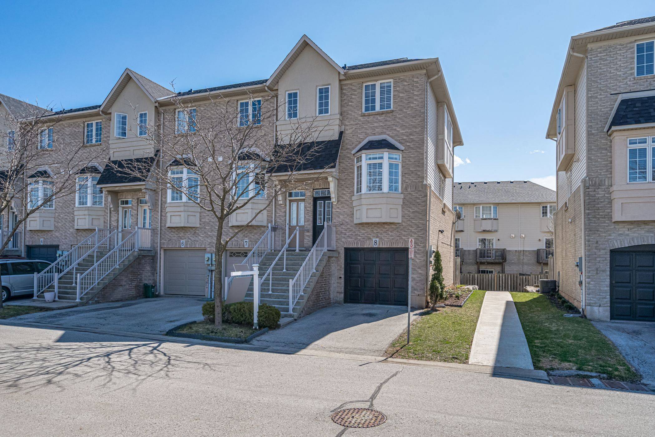 5080 Fairview ST #8, Burlington, ON L7L 7E9