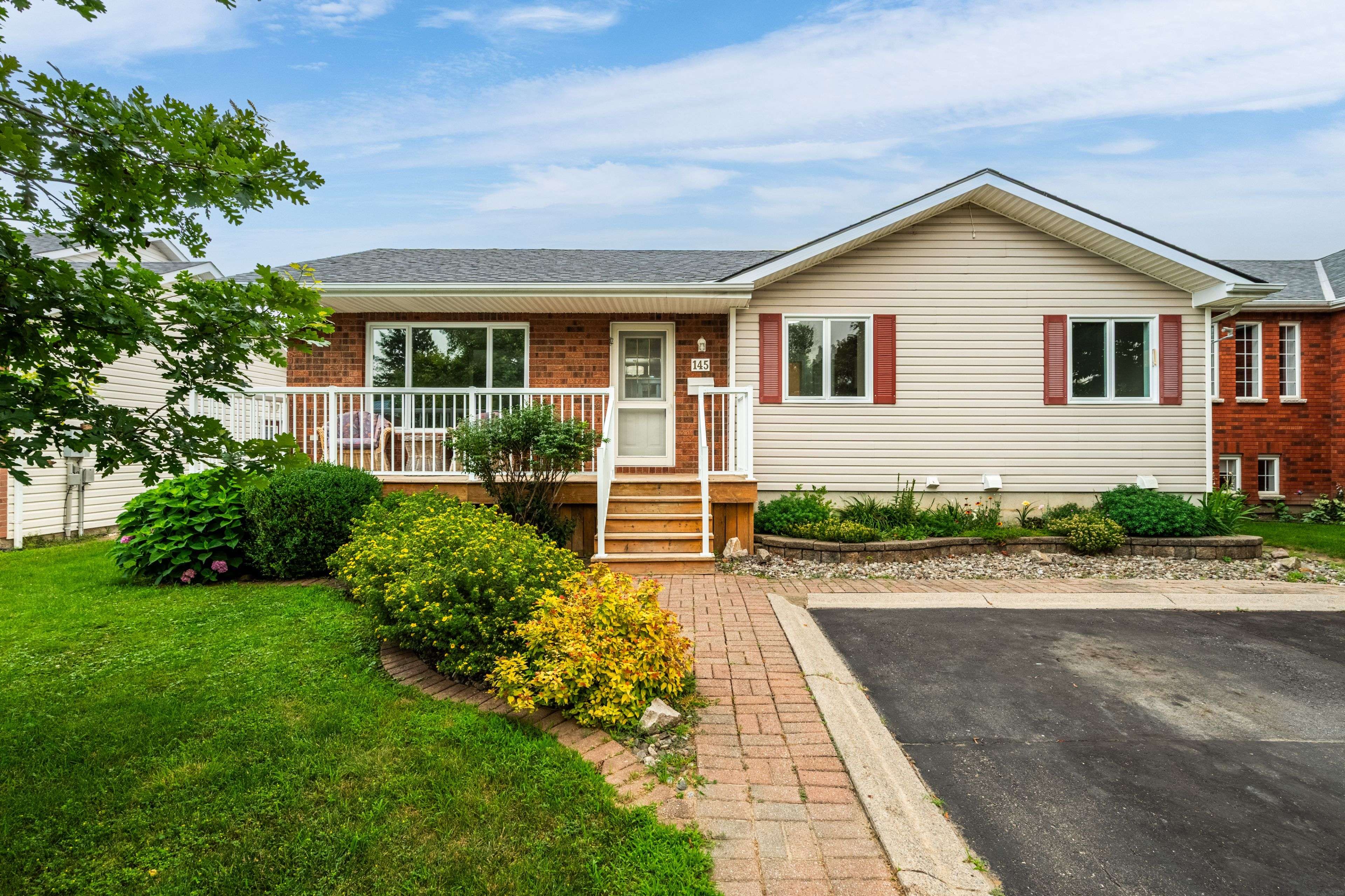 145 Elmwood DR, Gananoque, ON K7G 1P2