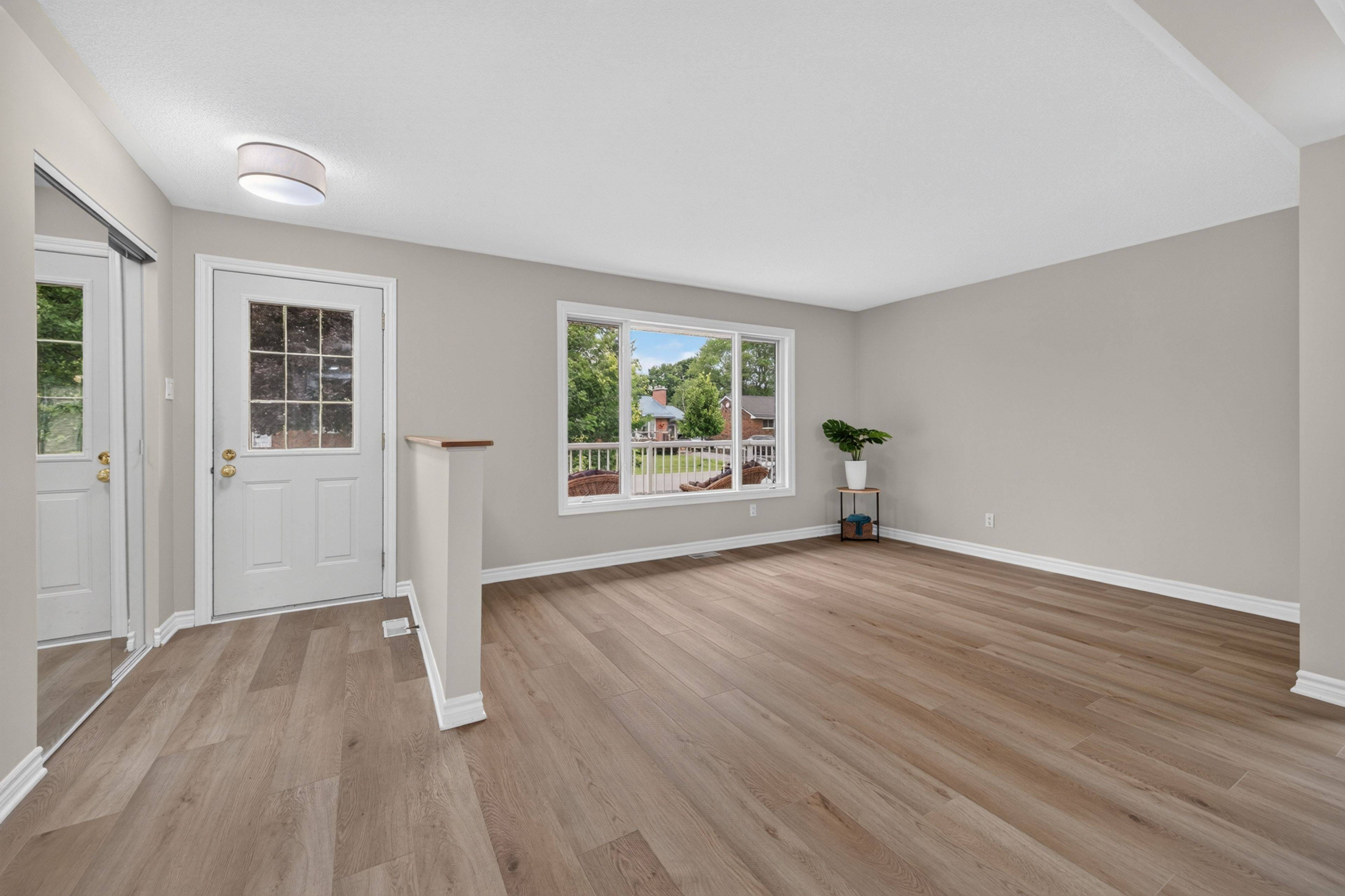 145 Elmwood DR, Gananoque, ON K7G 1P2