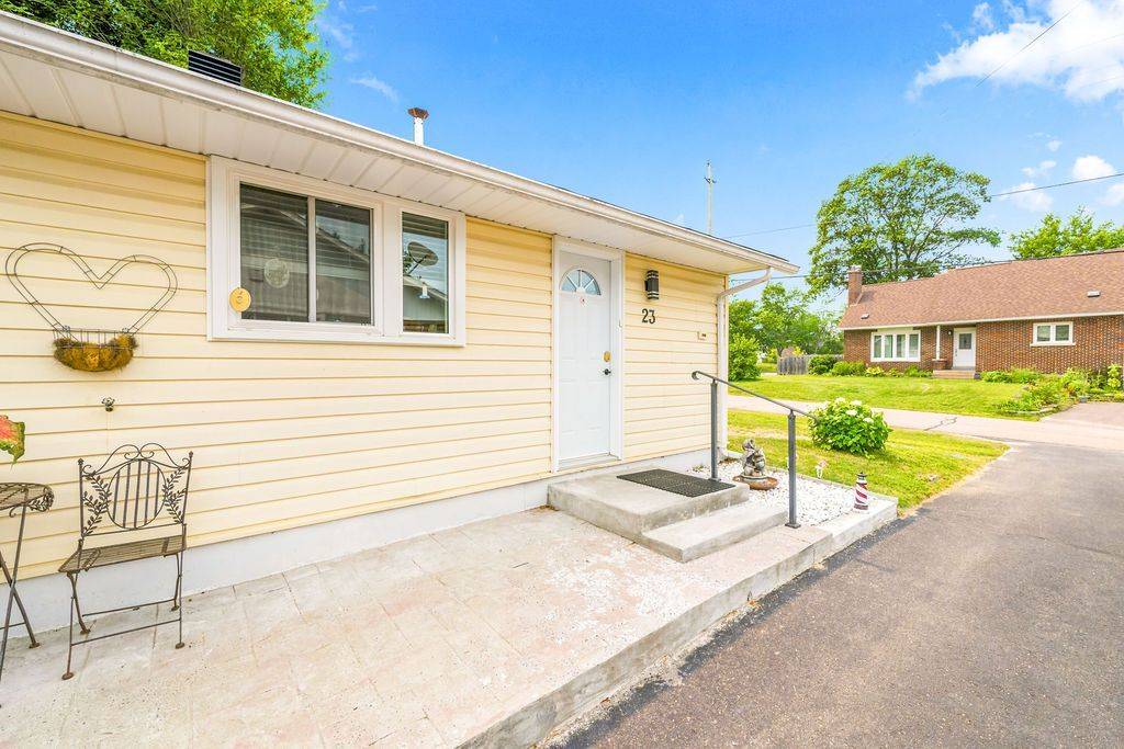 23 Newton CRES, Deep River, ON K0J 1P0