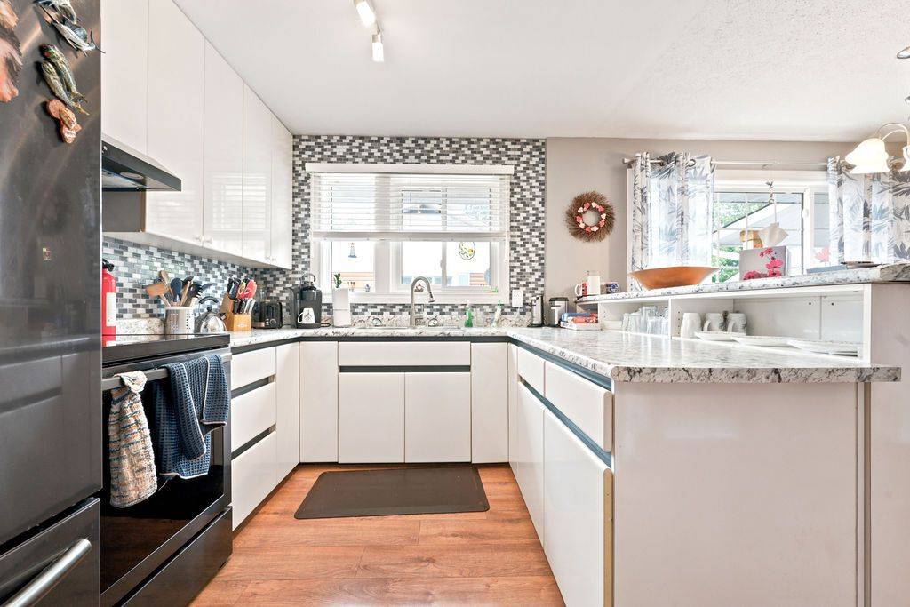 23 Newton CRES, Deep River, ON K0J 1P0