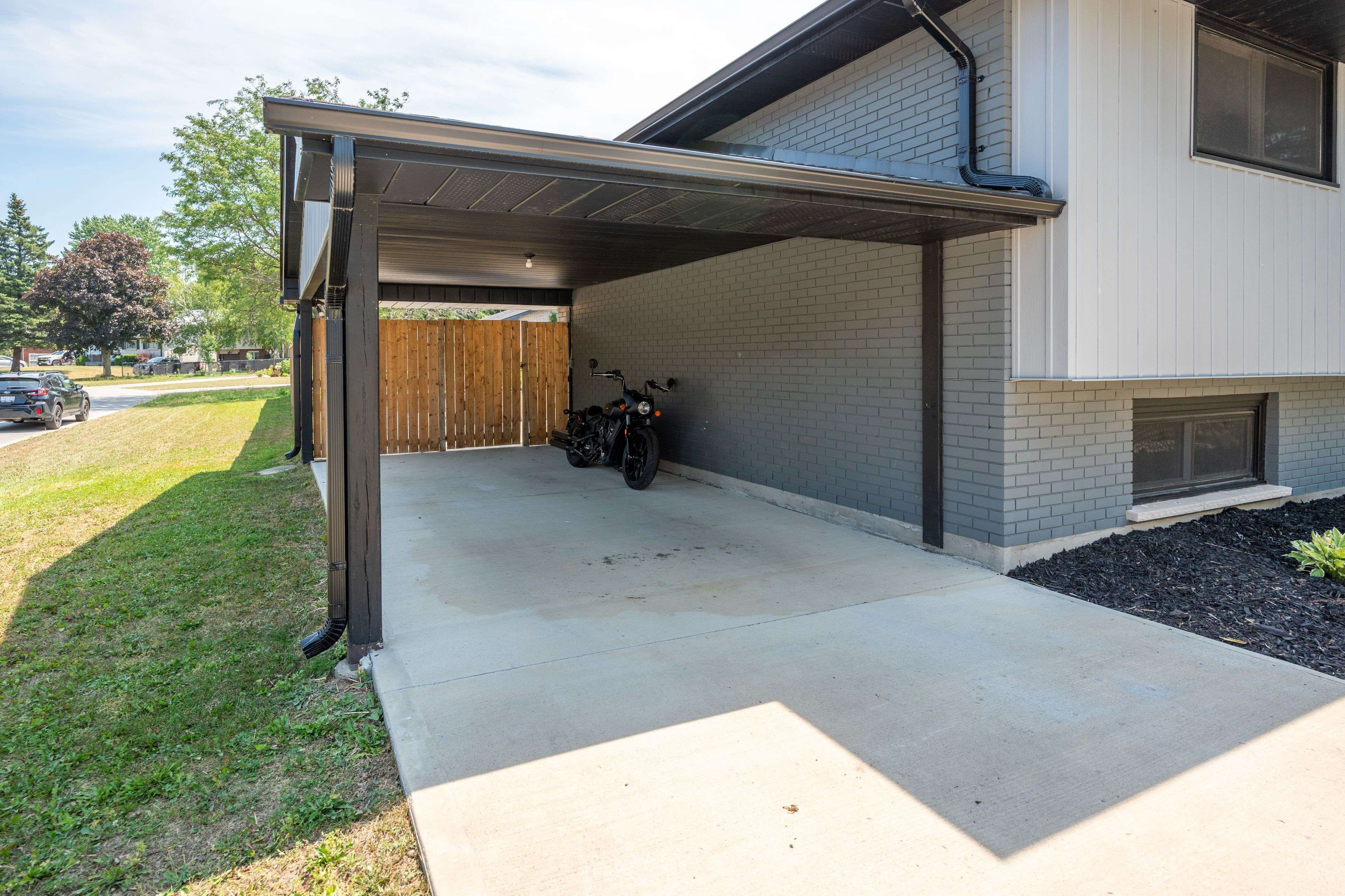 140 Oakwood PL, Thames Centre, ON N0L 1G3