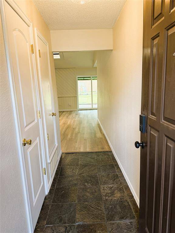 6406 Willow Springs Drive, Arlington, TX 76001