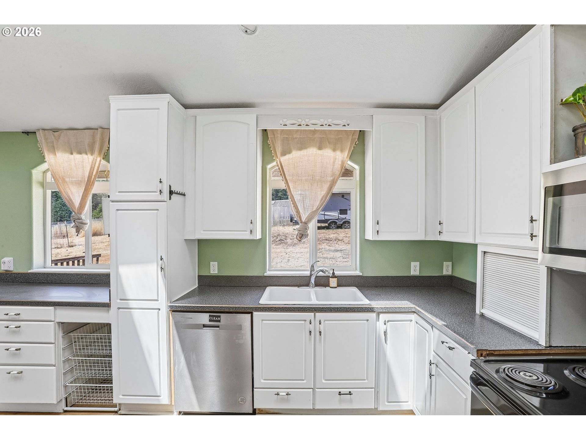 845 PERRYDALE RD, Dallas, OR 97338