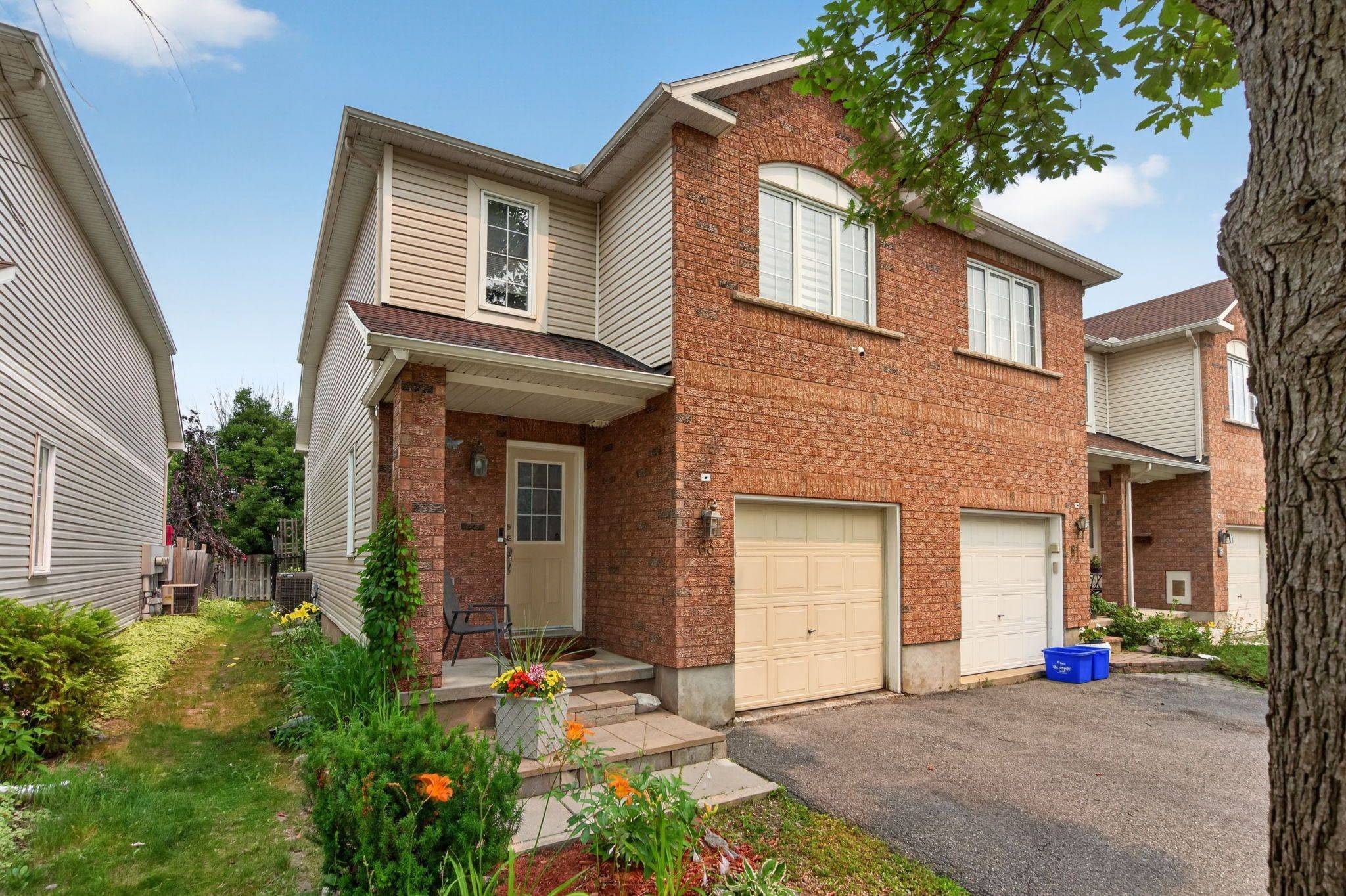 63 Palmadeo DR, Barrhaven, ON K2J 4Z3