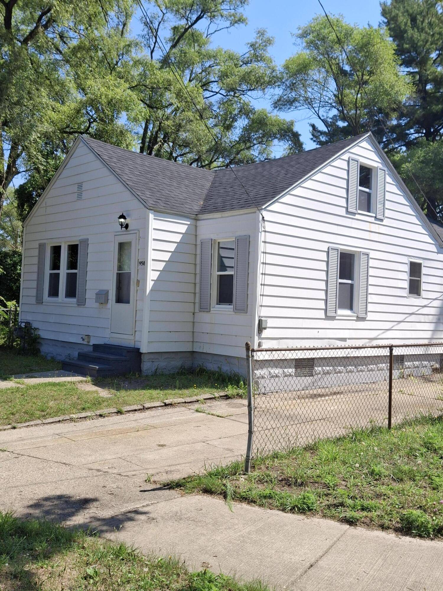 1958 Terrace ST, Muskegon City, MI 49442