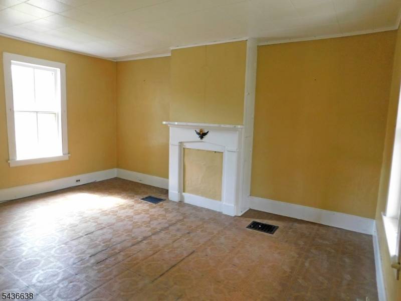 27 Central Ave, High Bridge Boro, NJ 08829