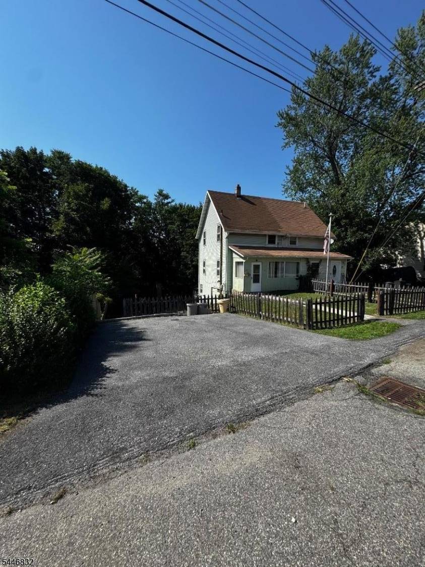 25 Sterling St, Franklin Boro, NJ 07416