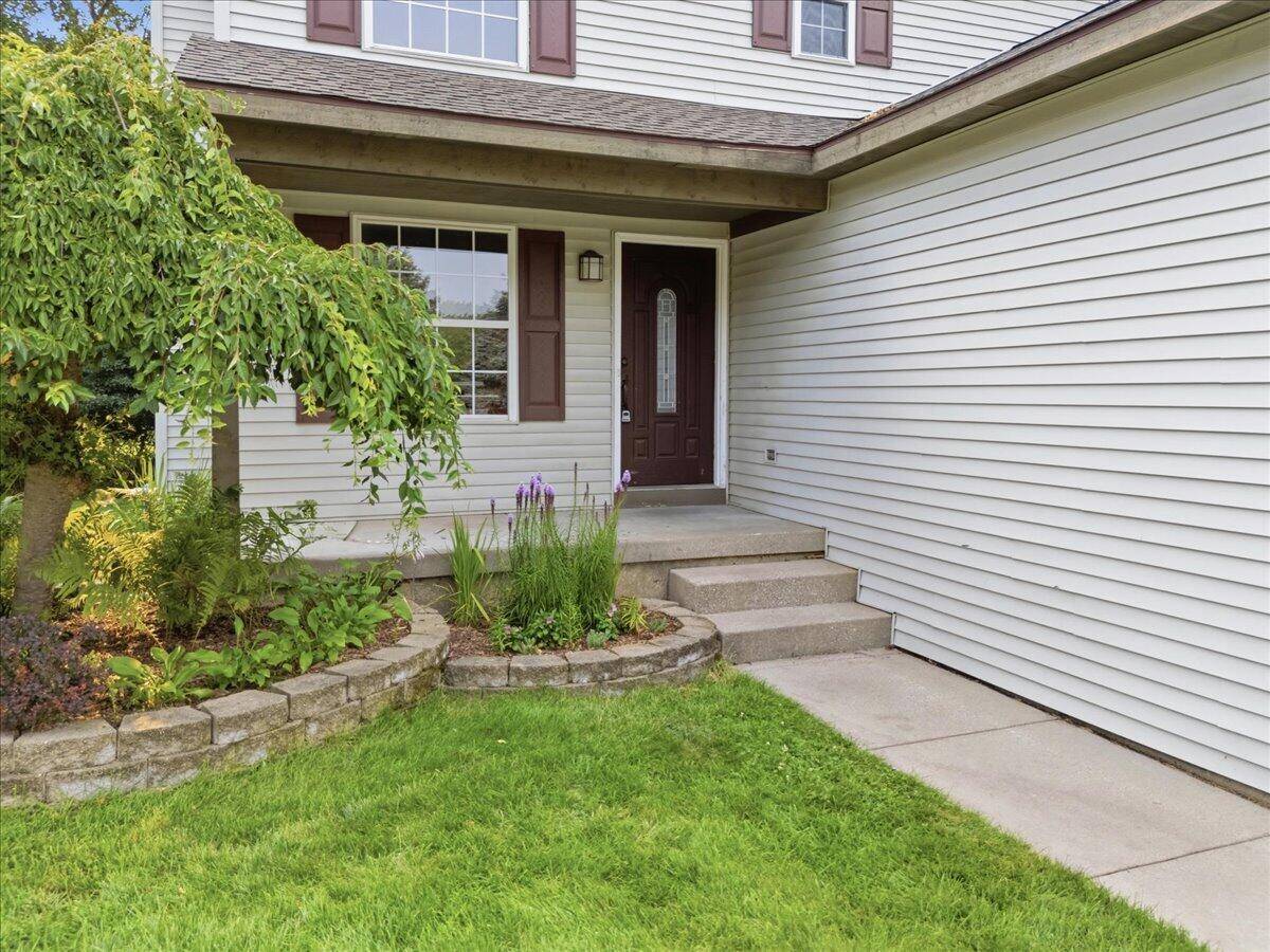 608 Heritage CIR, Fenton, MI 48430
