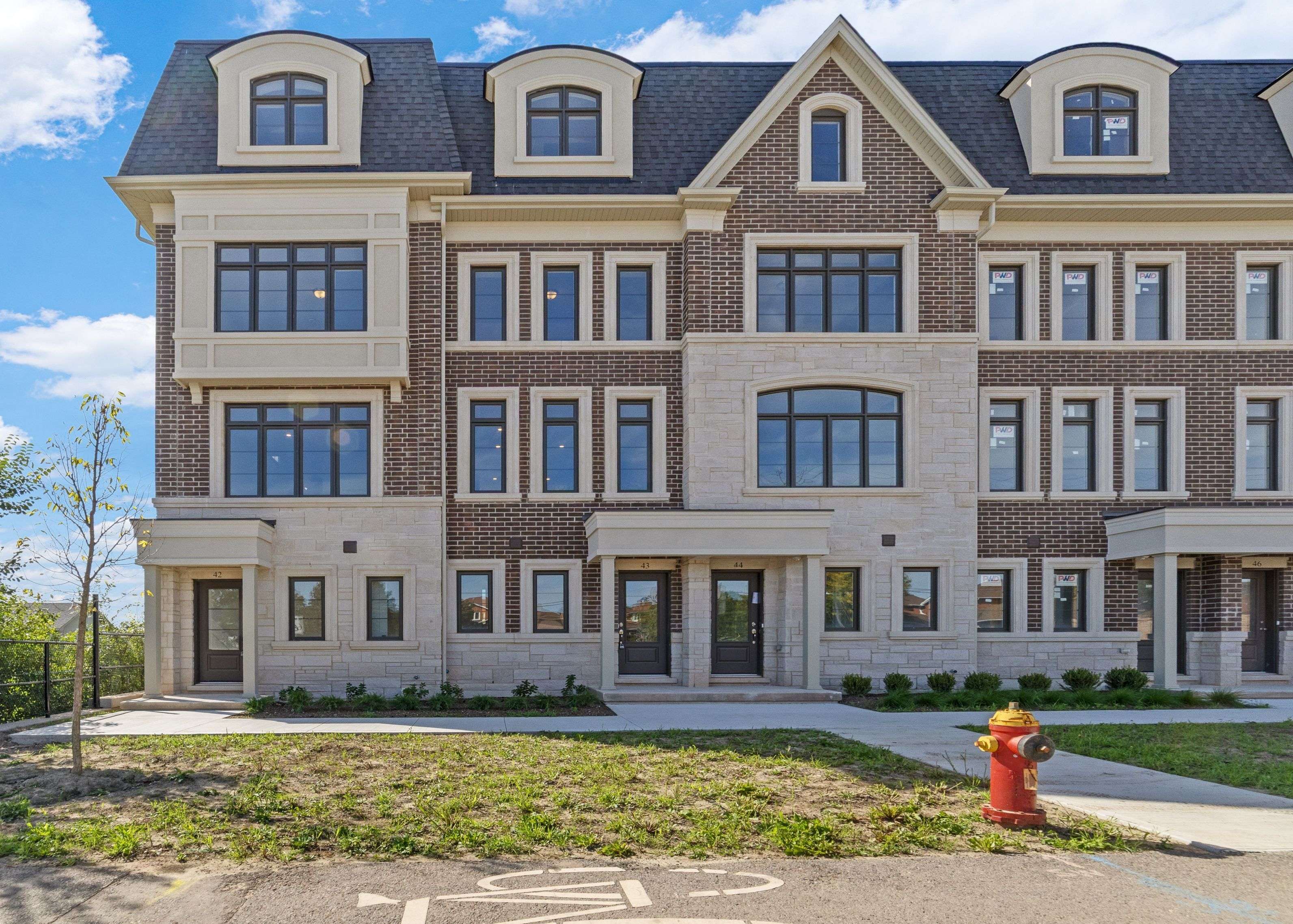 2140 Trafalgar RD #43, Oakville, ON L6H 8A5
