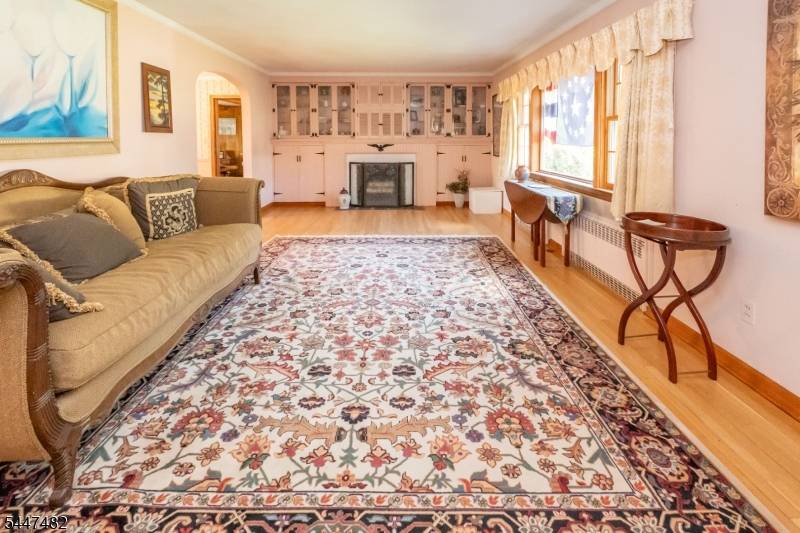 5 Pardun Ave, Milltown Boro, NJ 08850