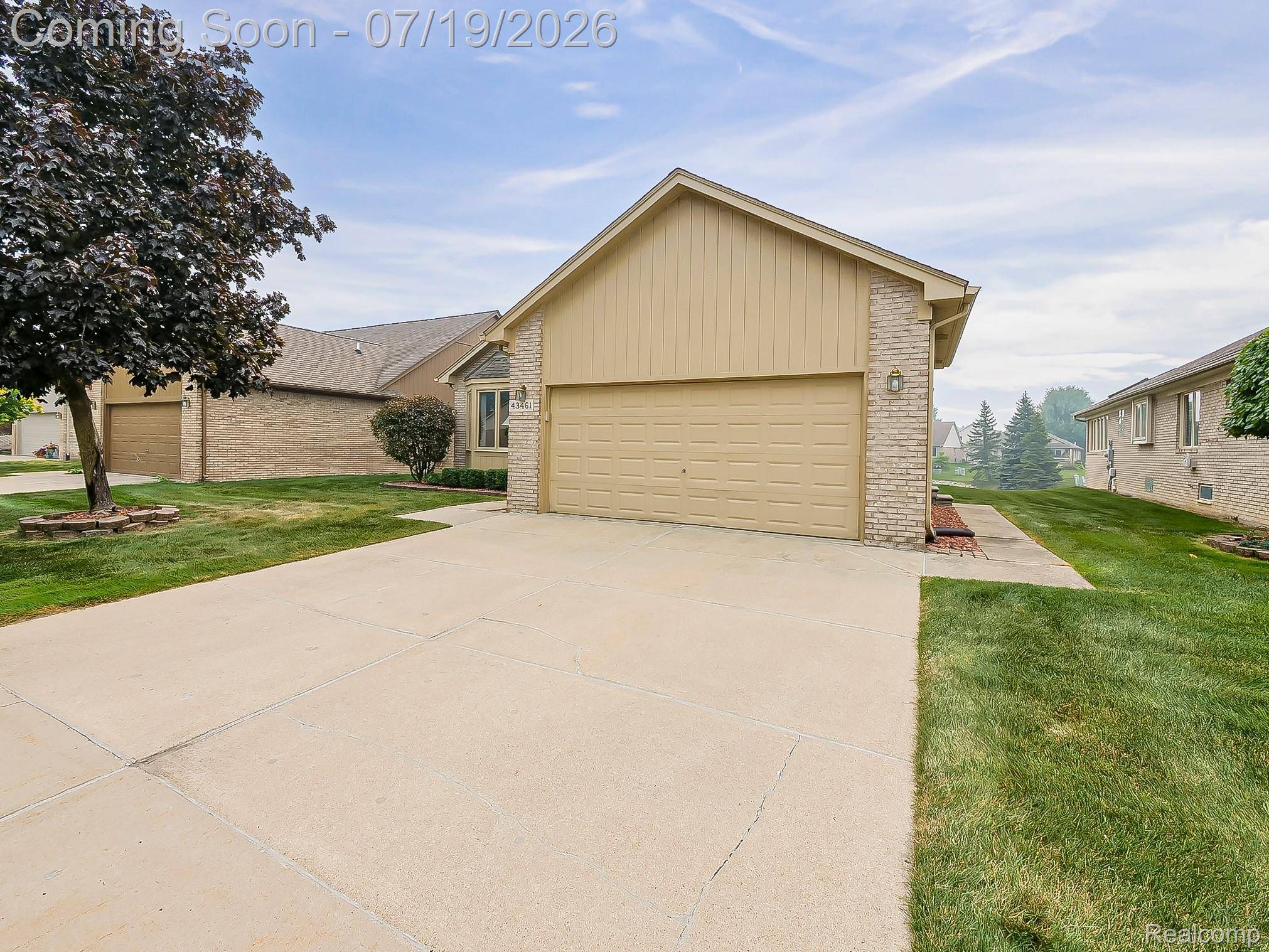 43461 Pointe DR, Clinton Charter Township, MI 48038