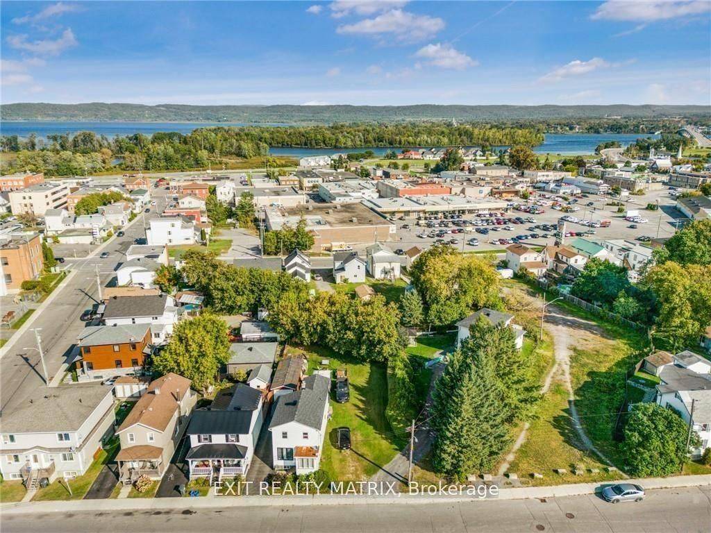 287 Higginson ST, Hawkesbury, ON K6A 1G8