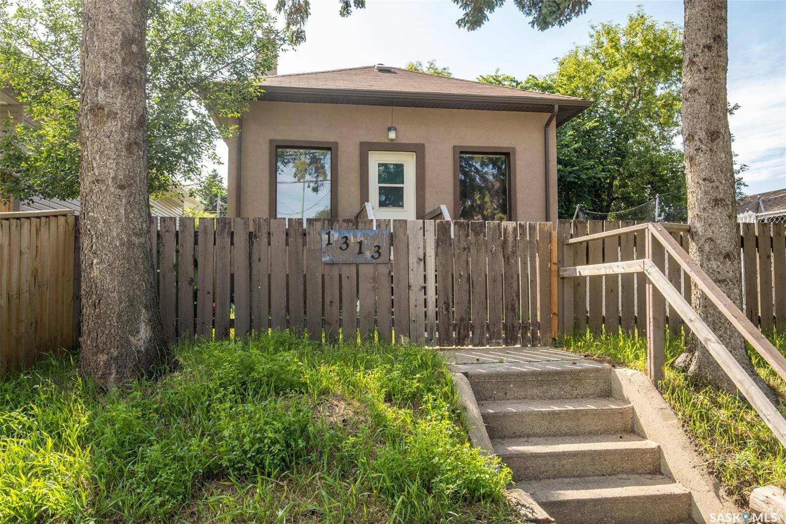 1313 6th AVENUE W, Prince Albert, SK S6V 5J7