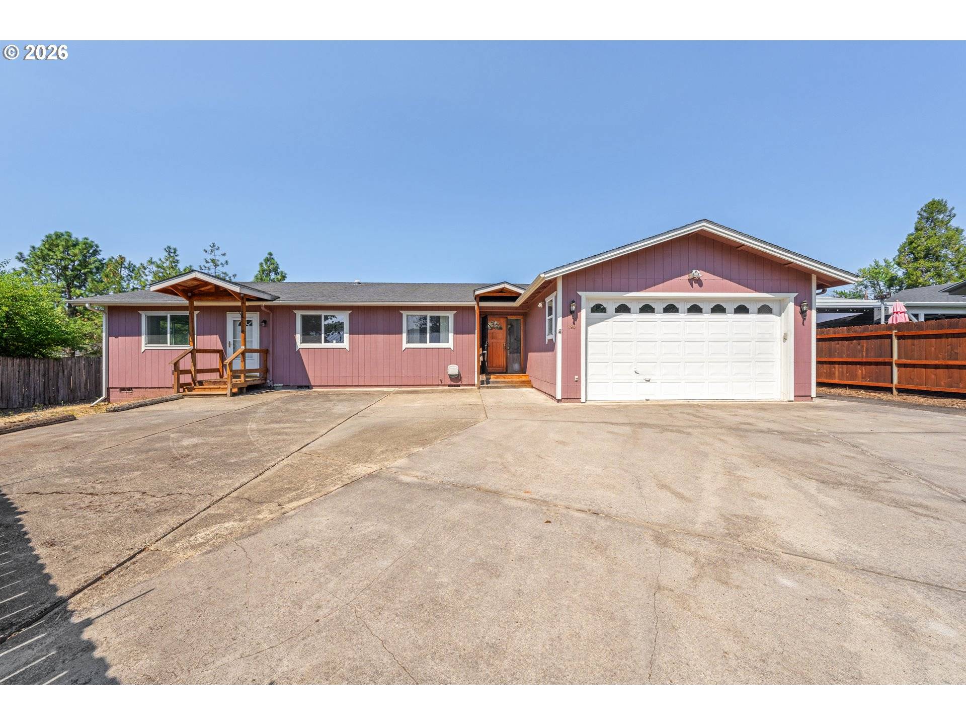 190 NE LOMBARDY DR, Roseburg, OR 97470