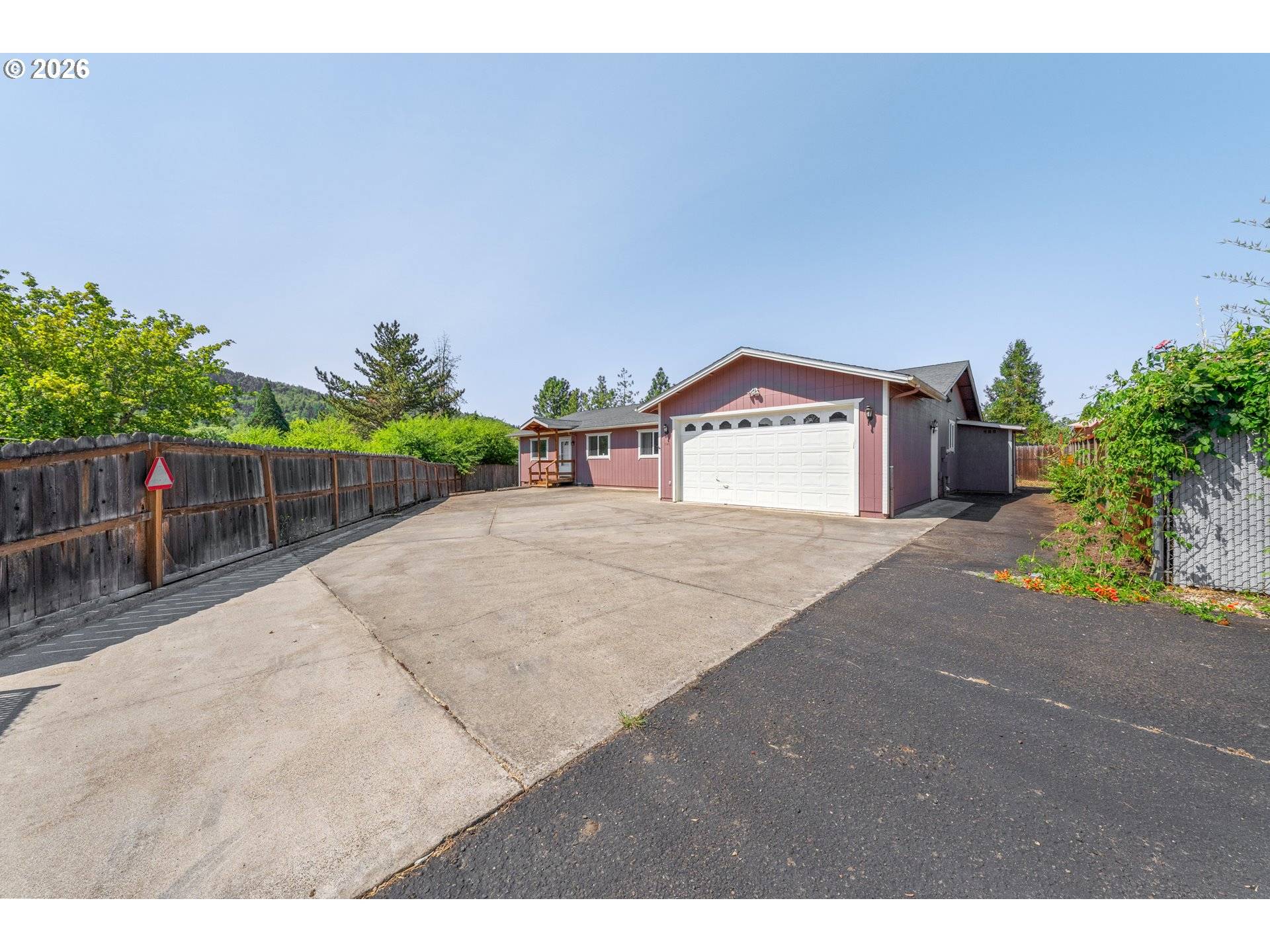 190 NE LOMBARDY DR, Roseburg, OR 97470