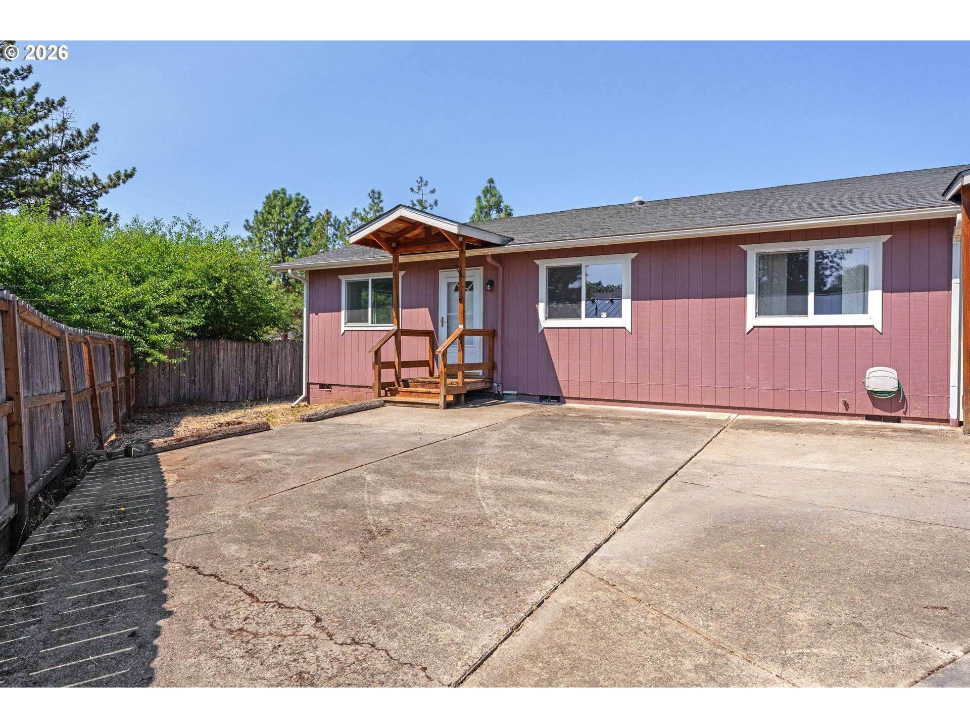 190 NE LOMBARDY DR, Roseburg, OR 97470