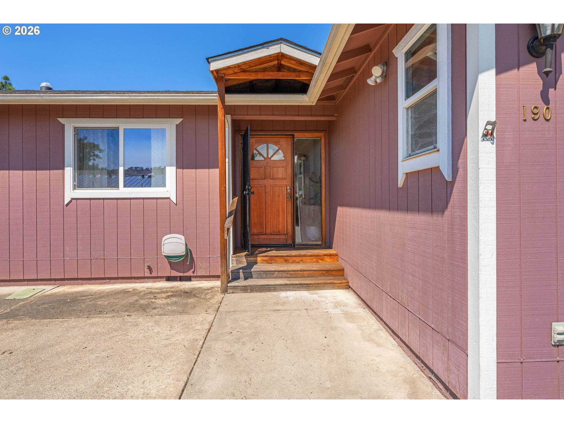 190 NE LOMBARDY DR, Roseburg, OR 97470