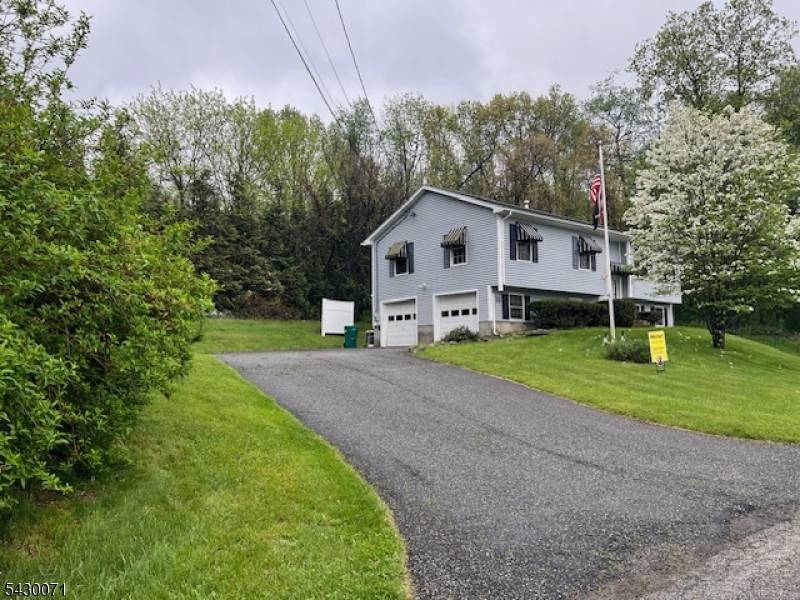 33 Circle Dr, Hamburg Boro, NJ 07419