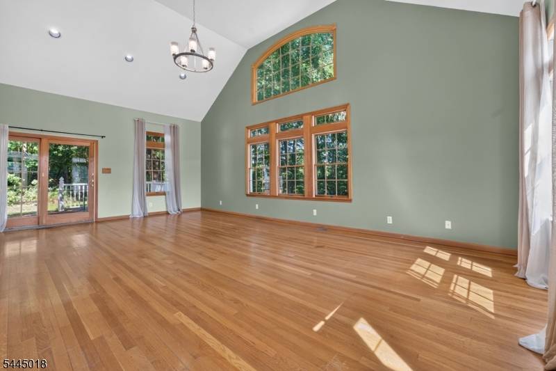 23 Blueberry Hl, Glen Gardner Boro, NJ 08826