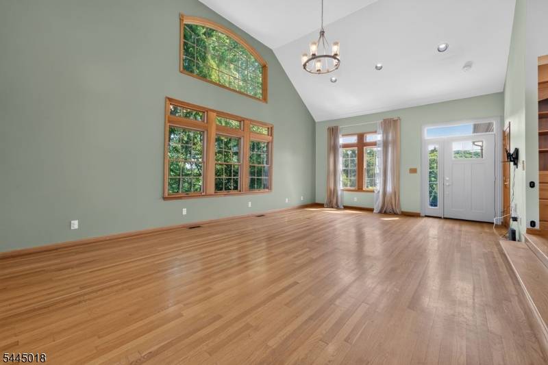 23 Blueberry Hl, Glen Gardner Boro, NJ 08826