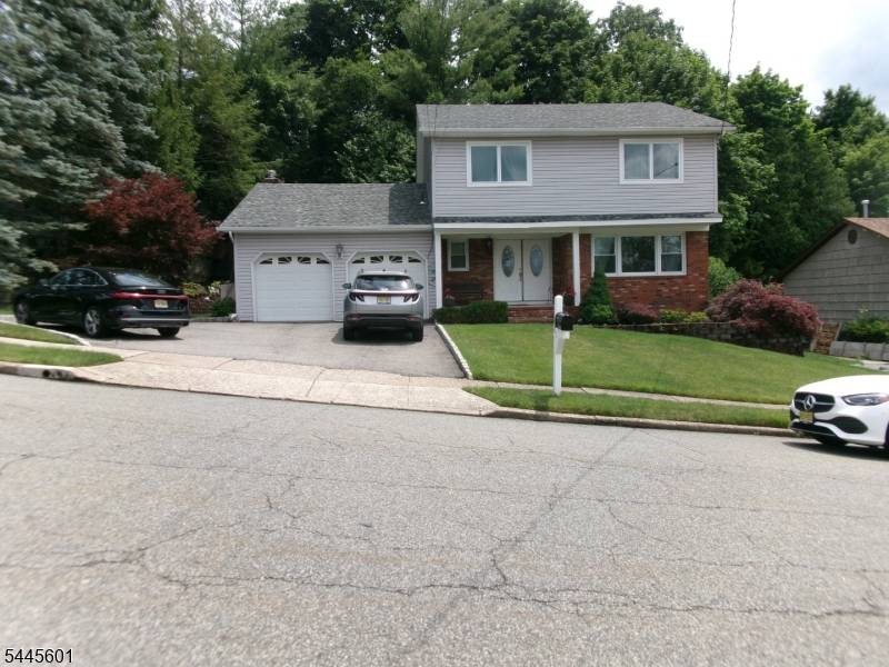 12 Wolfe Dr, Wanaque Boro, NJ 07465