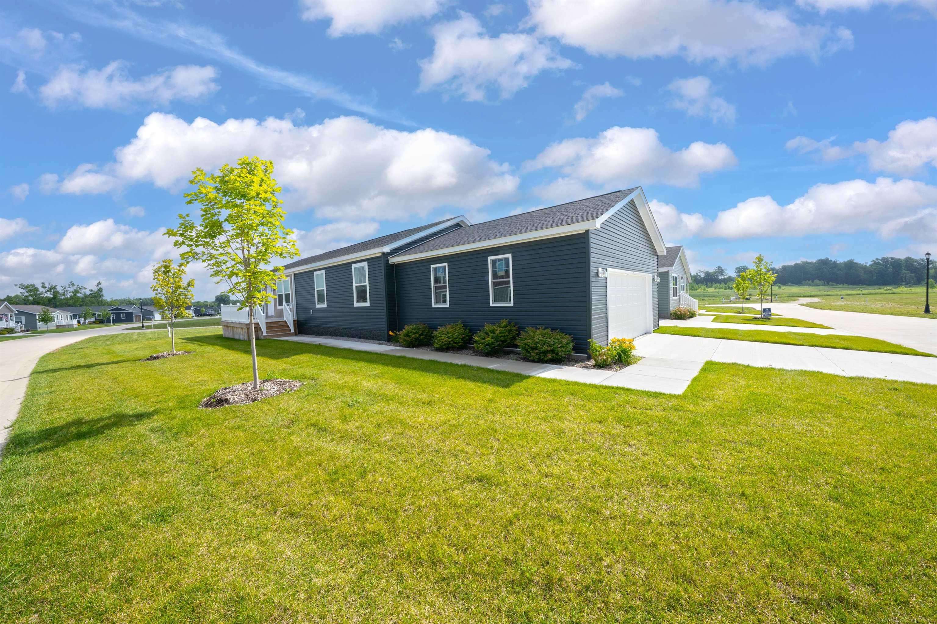 2785 Trade Winds CT, Lapeer Twp, MI 48446