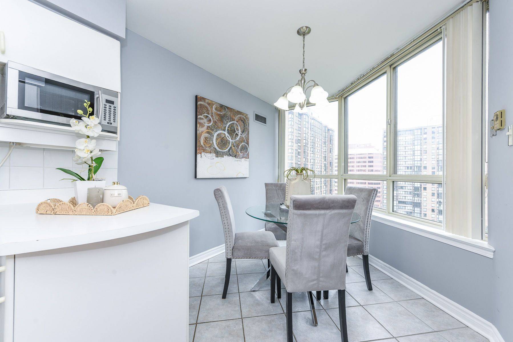3605 Kariya DR #1404, Mississauga, ON L5B 3J4