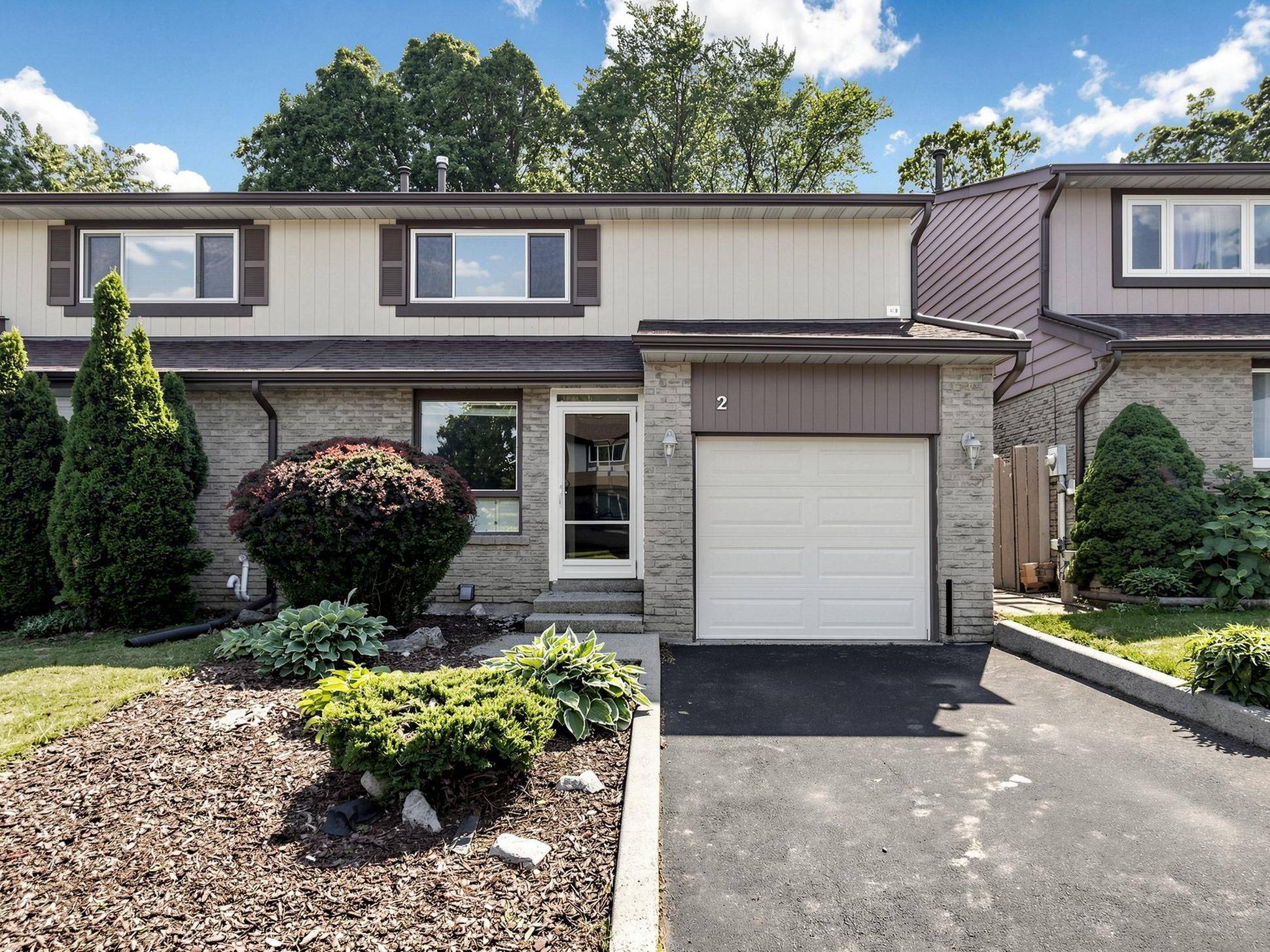 1580 Lancaster DR #2, Oakville, ON L6H 2Z5
