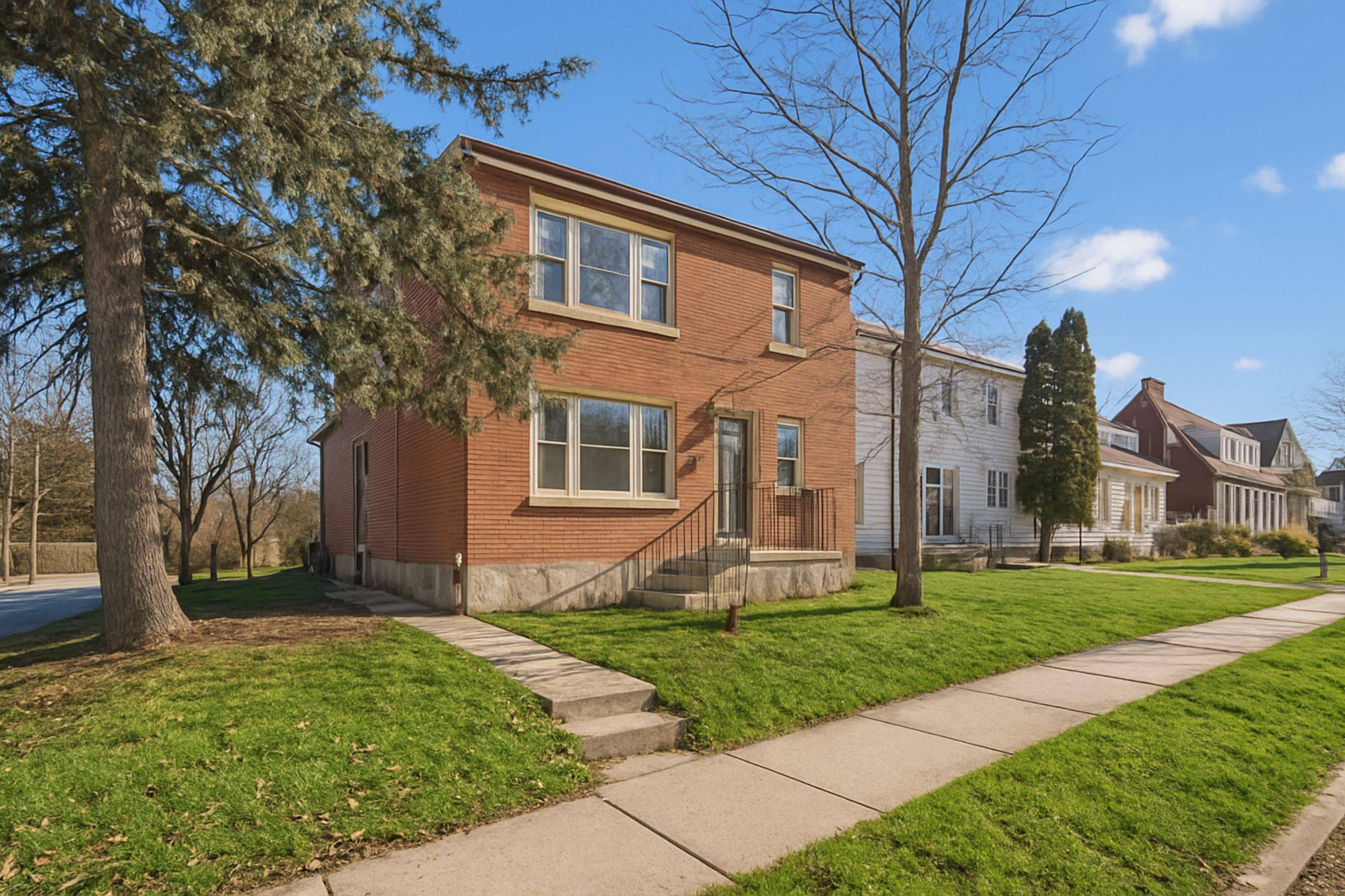 253 Sydney ST S, Kitchener, ON N2G 3V8