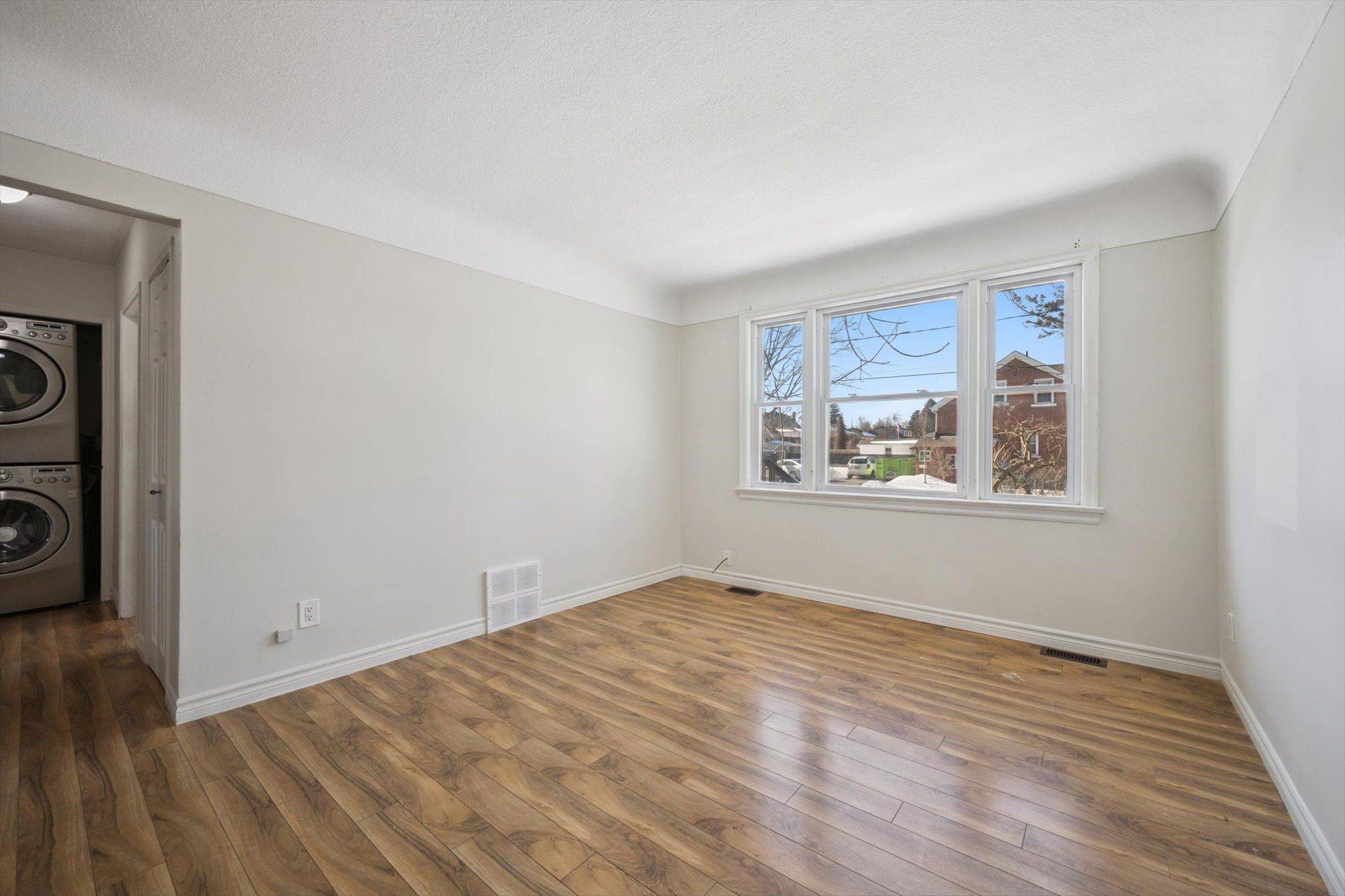 253 Sydney ST S, Kitchener, ON N2G 3V8