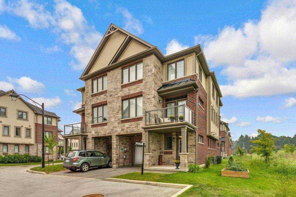 7 Bacon LN, Hamilton, ON L9G 0H2