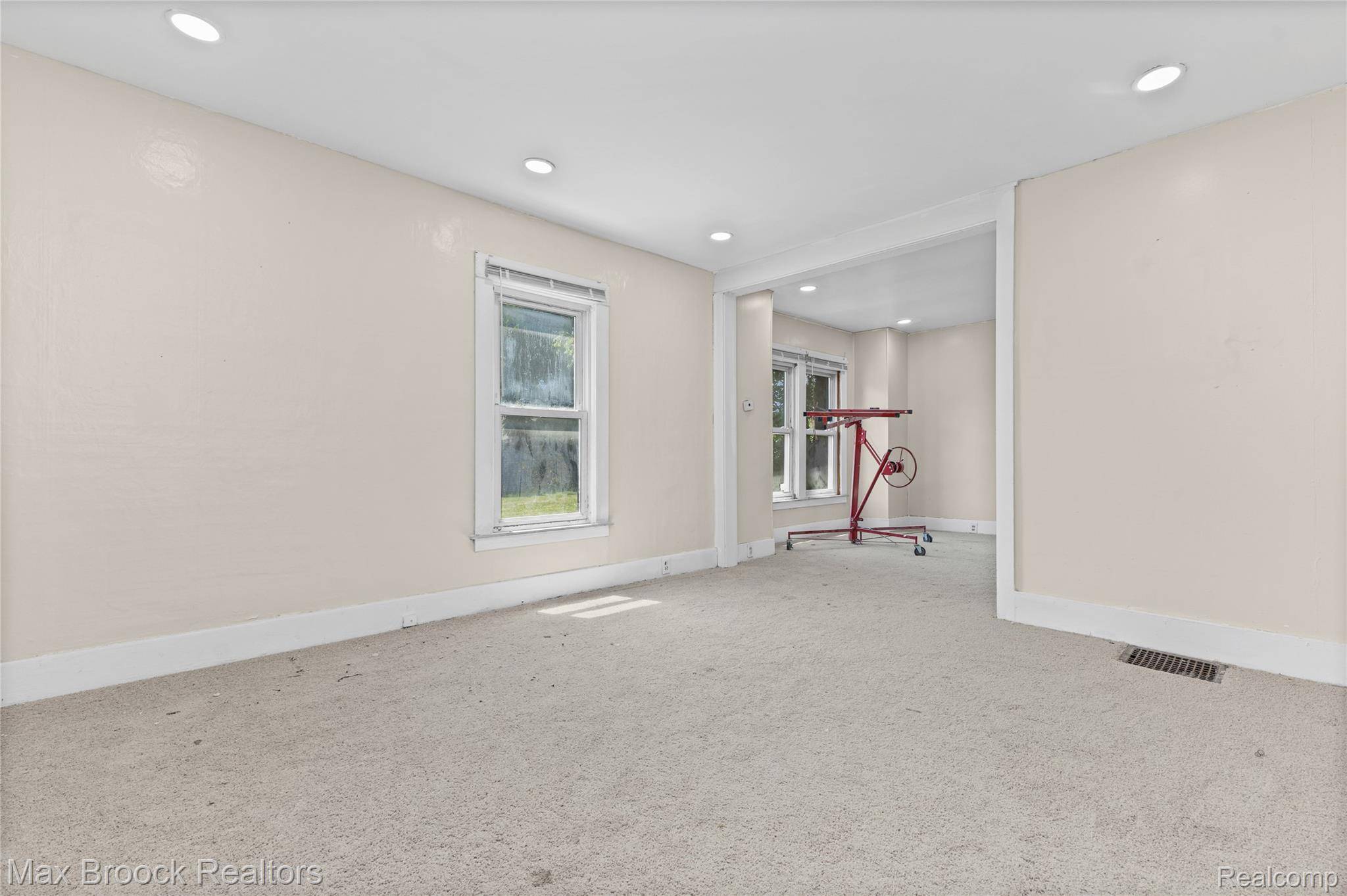 268 S Paddock ST, Pontiac, MI 48342