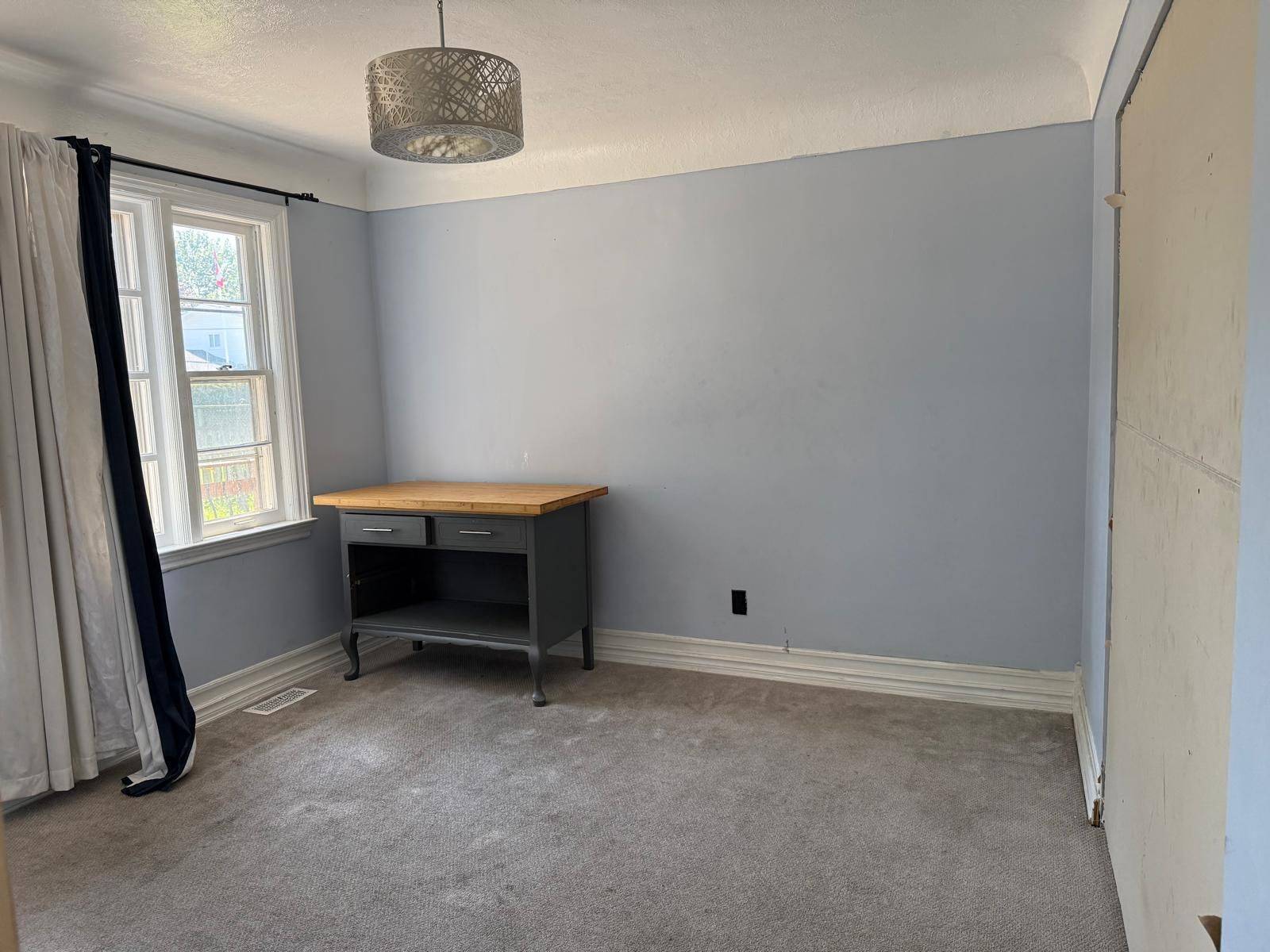 110 Gray RD, Hamilton, ON L8G 3V1
