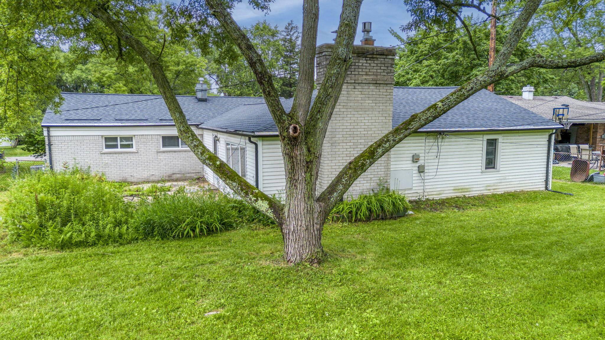 3168 Herbell DR, Waterford Twp, MI 48328