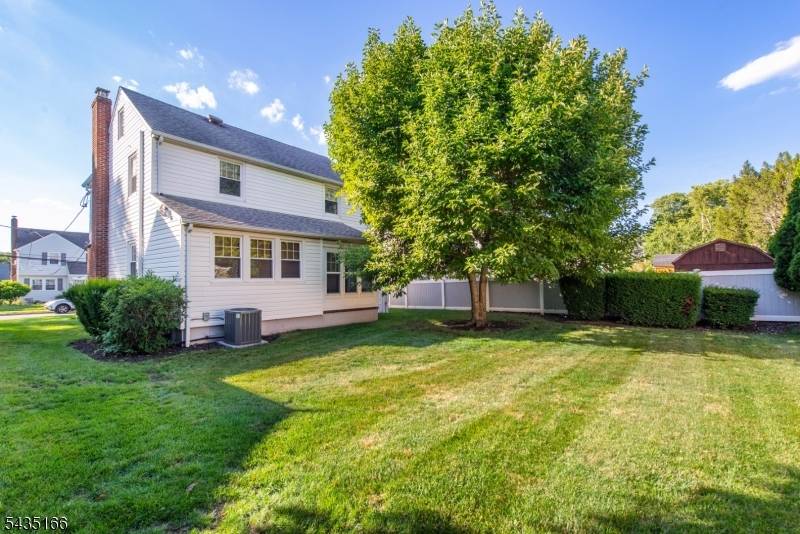 15 Glenwood St, Clifton City, NJ 07013