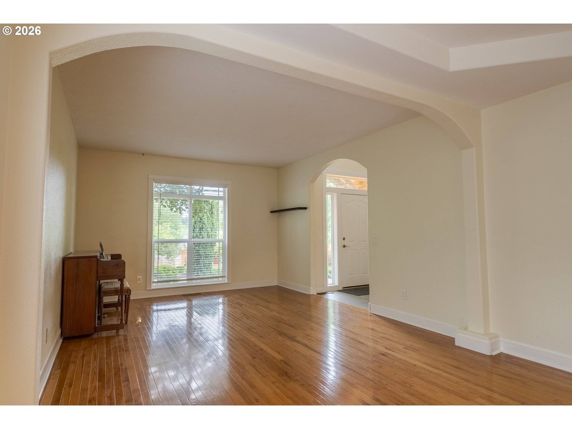 381 SILVER HILLS CIR SE, Salem, OR 97306