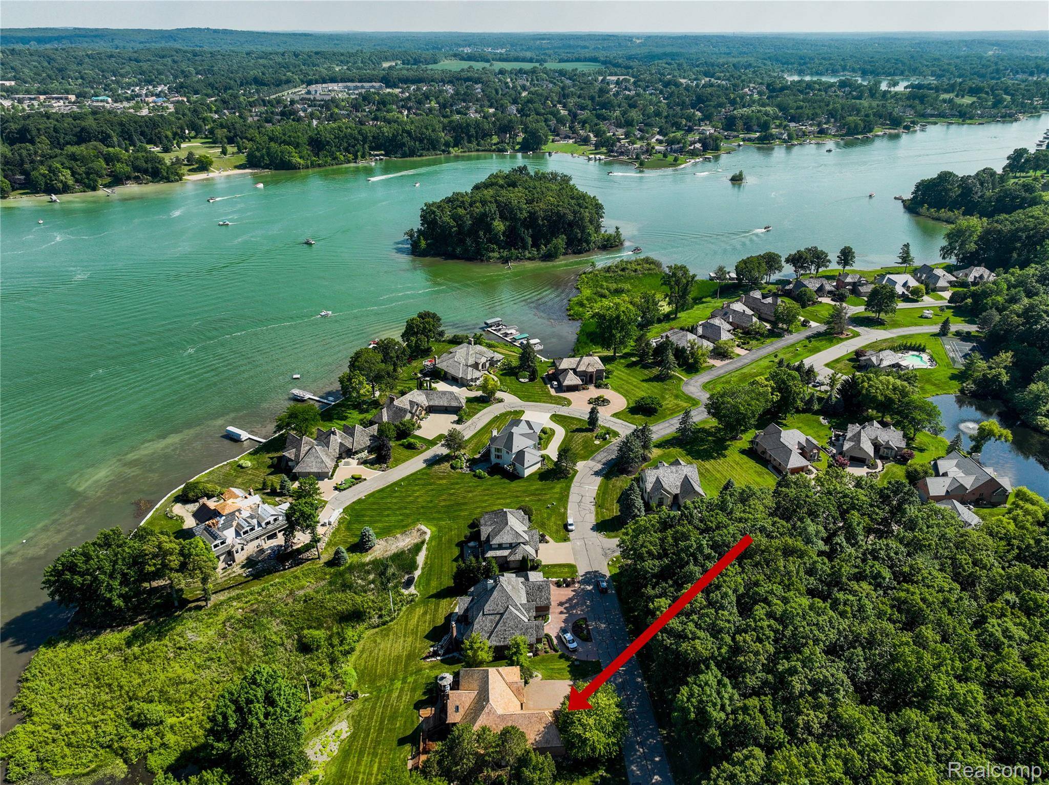 62 Chateaux Du Lac DR, Fenton Charter Township, MI 48430