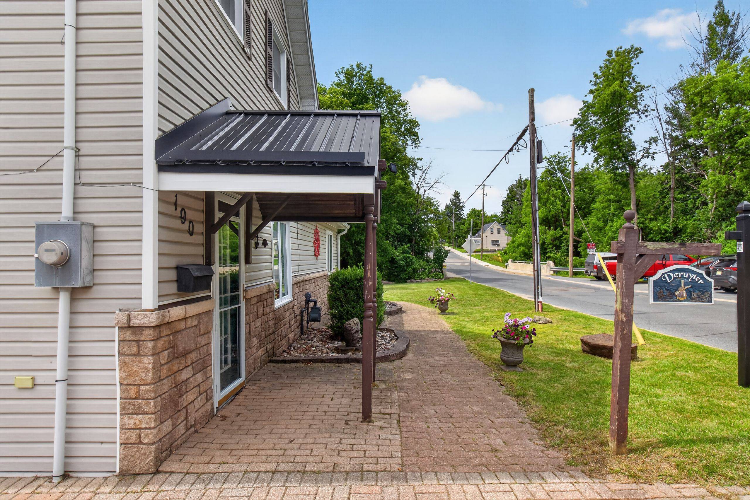 190 Bartholomew ST, Brockville, ON K6V 2S6