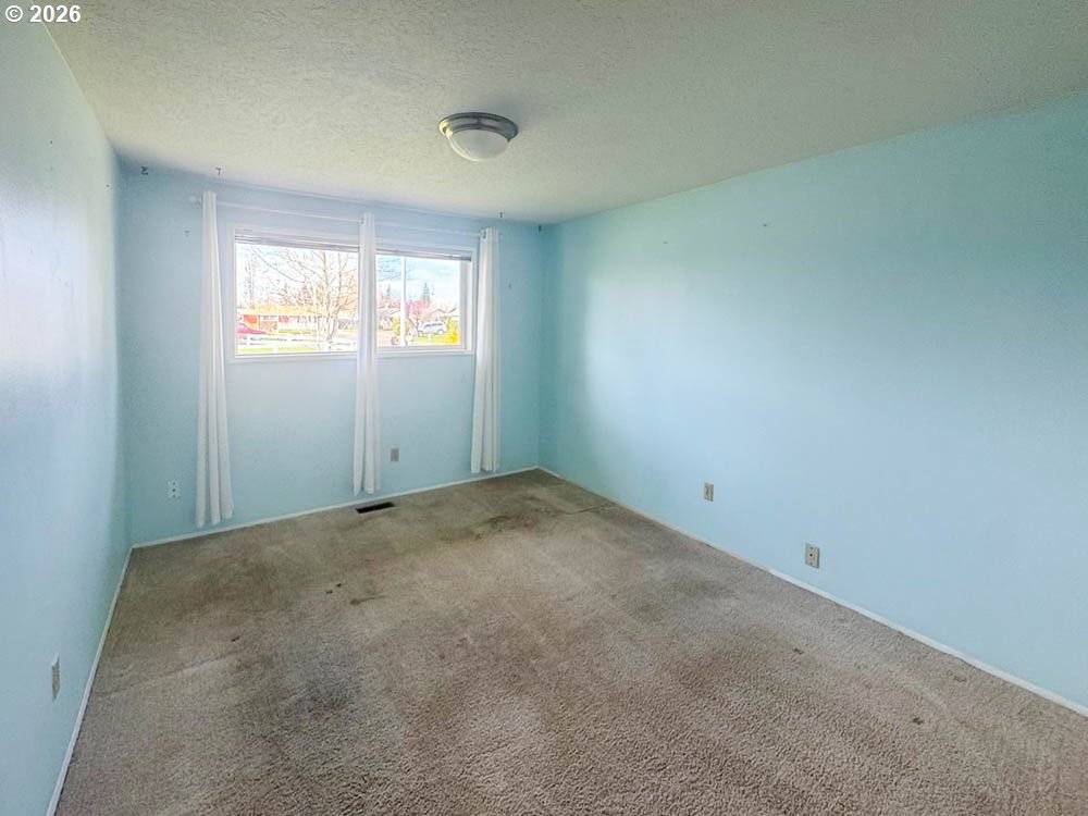 2080 UMPQUA RD, Woodburn, OR 97071
