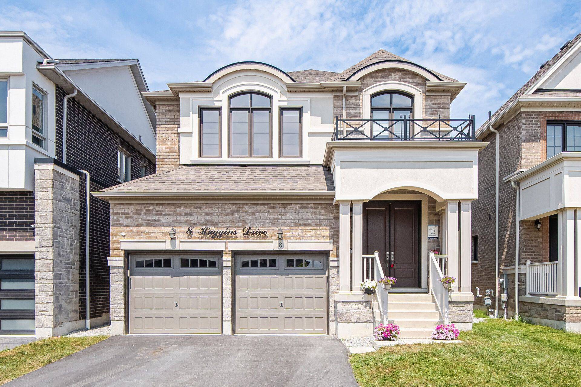 8 Huggins DR, Whitby, ON L1P 0N4