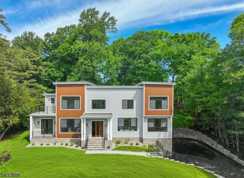 8 Fordham Rd, Livingston Twp., NJ 07039