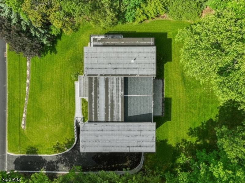 8 Fordham Rd, Livingston Twp., NJ 07039