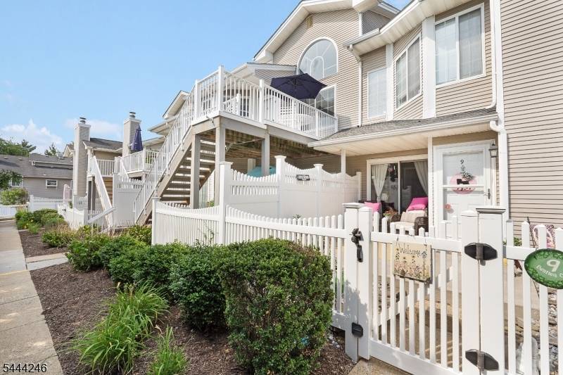 8 Bentley Court, Bedminster Twp., NJ 07921