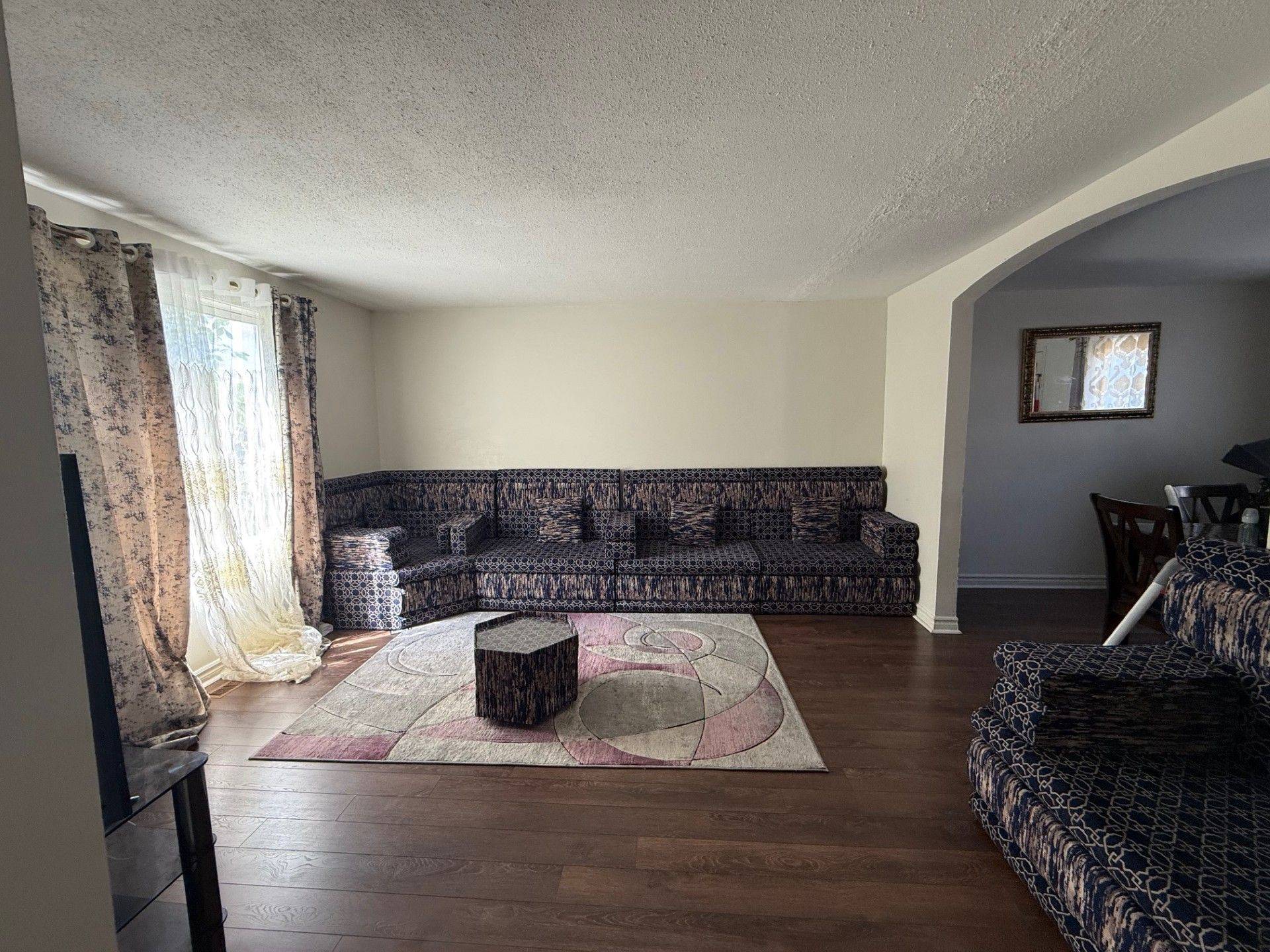 1552 Beaverpond DR #B, Cyrville - Carson Grove - Pineview, ON K1B 3R9