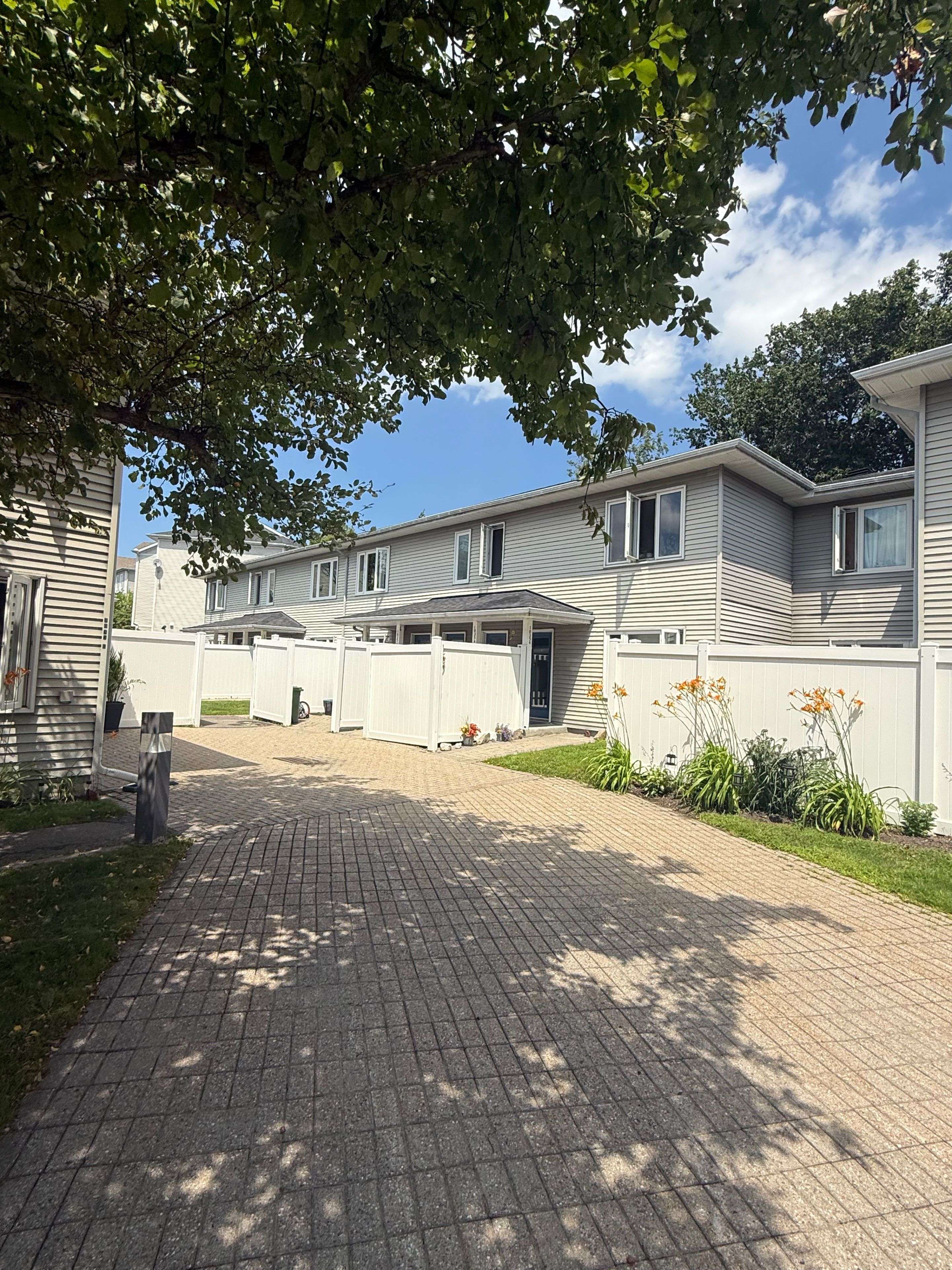1035 Cummings AVE #E, Cyrville - Carson Grove - Pineview, ON K1J 9K5
