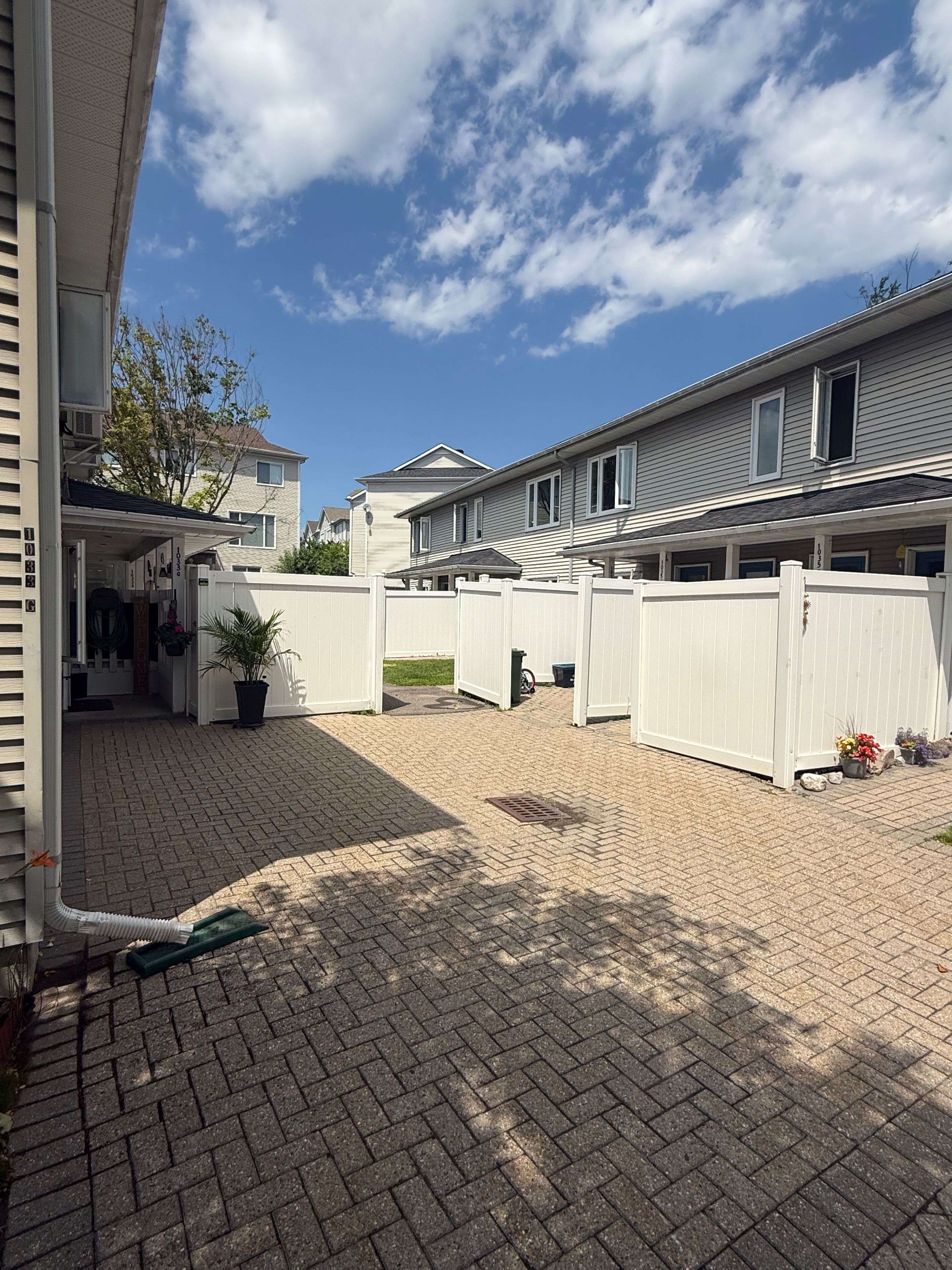 1035 Cummings AVE #E, Cyrville - Carson Grove - Pineview, ON K1J 9K5