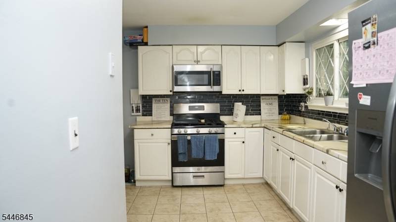 118 Devonshire Ct, Hillsborough Twp., NJ 08844