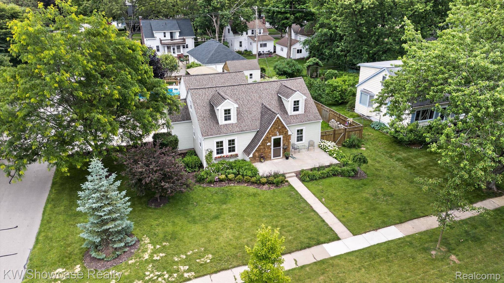 215 S Houghton ST, Milford Village, MI 48381